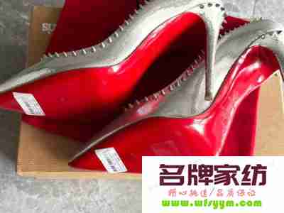 红底高跟鞋是什么牌子 红底高跟鞋是什么牌子的鞋